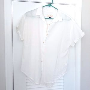 Universal Thread Short Sleeve Button Down Size Medium.